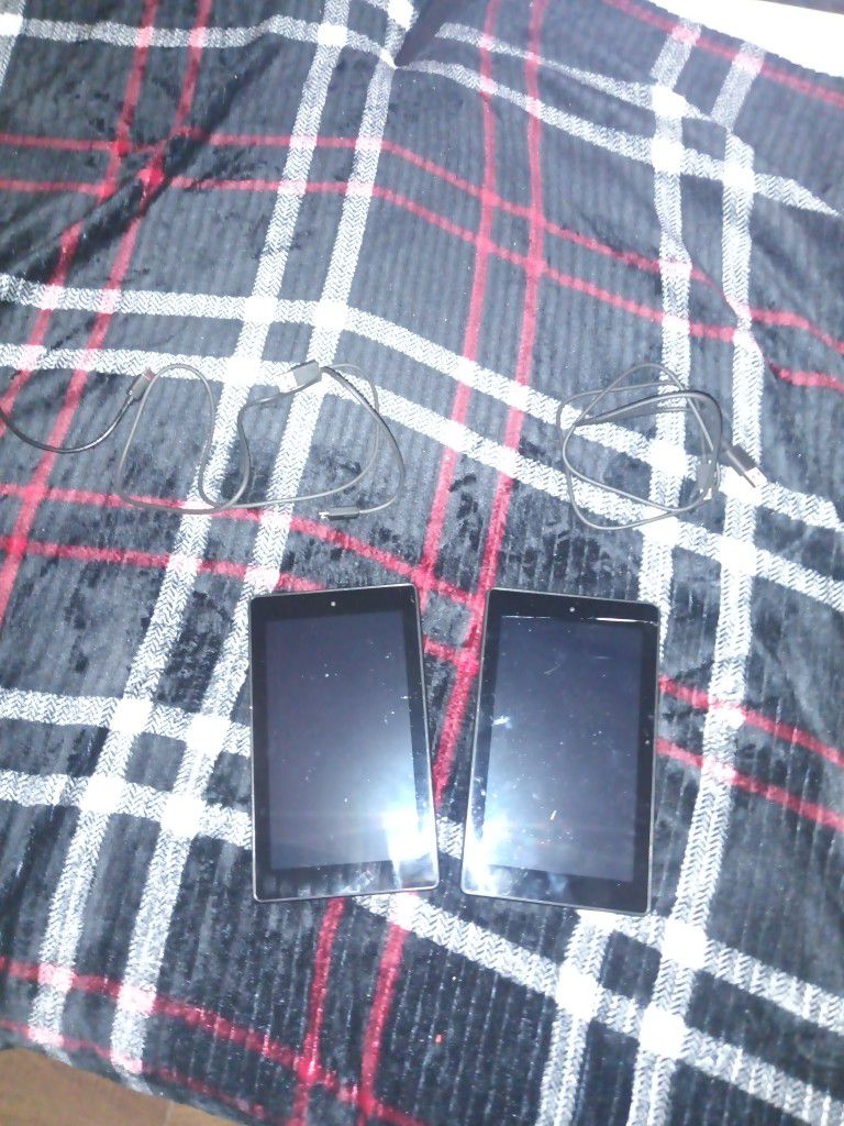 2 Amazon Kindle Fire Tablets W/ Charging Cords