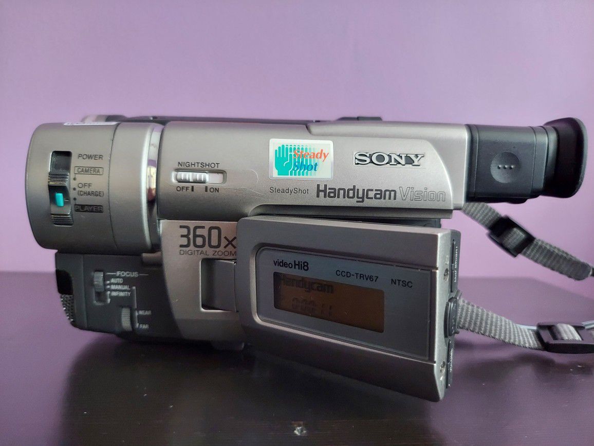 Sony Handycam Camera. Model : CCD- TRV 67