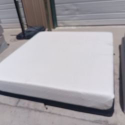 King Tempurpedic Memory Foam Mattress And Box Spring
