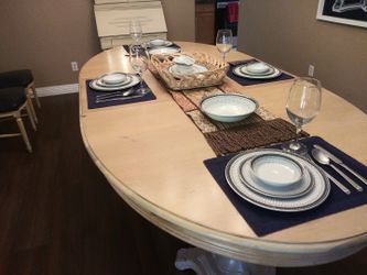 Antique Dinning Table With 3 Extral Leaves