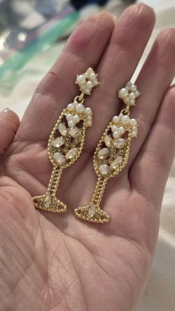 Adorable BUBBLY PEARLS OF CHAMPAGNE & GOLD TONE CRYSTALS EARRINGS 