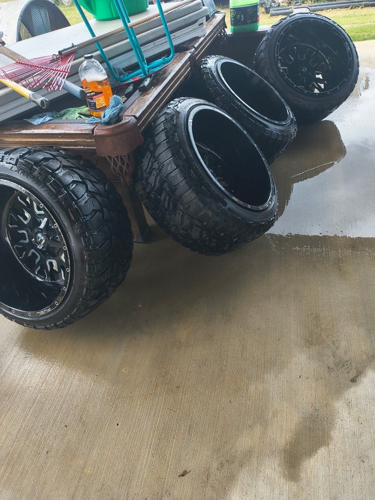 22x14  FUEL RIMS $$$$$$