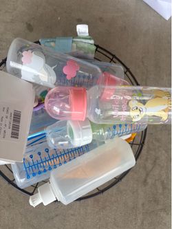 Baby bottles lot