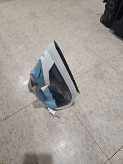 Plancha Black+Decker Steam ironfor Clothes with Retractable Cord, Vertical Steaming, Anti-Drip Design, Spray Mist and Auto Clean Button,
