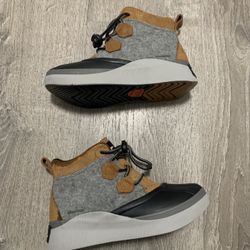 Snorel Boots Size 4 
