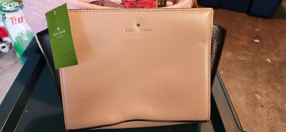 KATE SPADE CROOBODY NEW