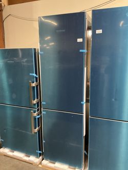Liebherr C5740IM Bottom Freezer Refrigerator (Open-Box / Scratch & Dent)