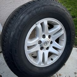 Single Toyota Tundra Rim 17” Oem ( One 1 Wheel Only )( Solamente Un 1 Rin ) 