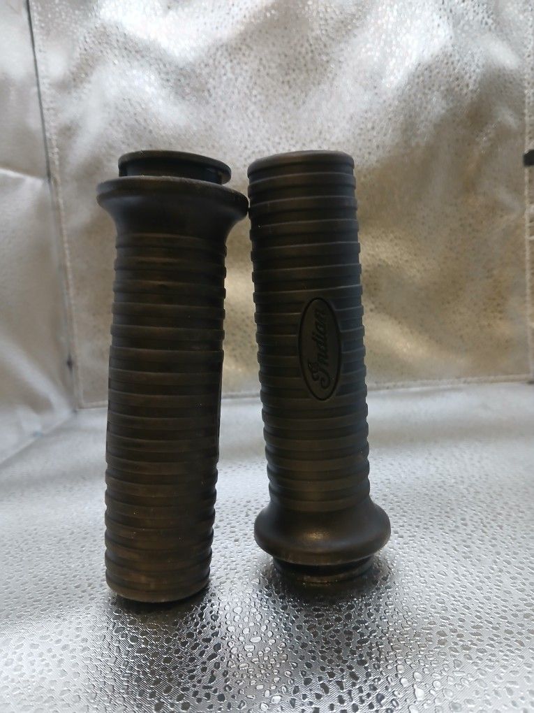 2014 14-18 Indian Chieftain Left Right Handlebar Grip Handle Bar Sleeve Pair Lot