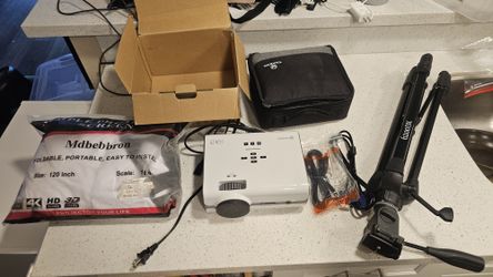 Vankyo leisure 410 with stand and screen