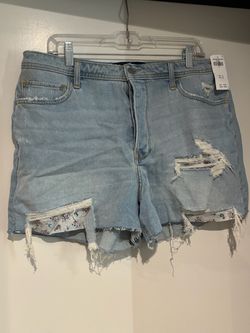 NWT - Hollister Light Wash Distressed Denim Shorts with Floral Lining size 15