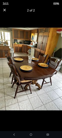 Dining table with leaf ( expandable)