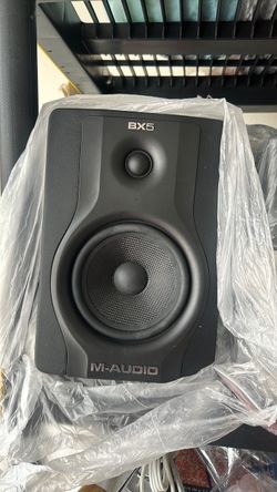 Studios speakers like new