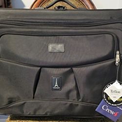 Brand New TravelPro Crew 4 Rolling Garment Bag 