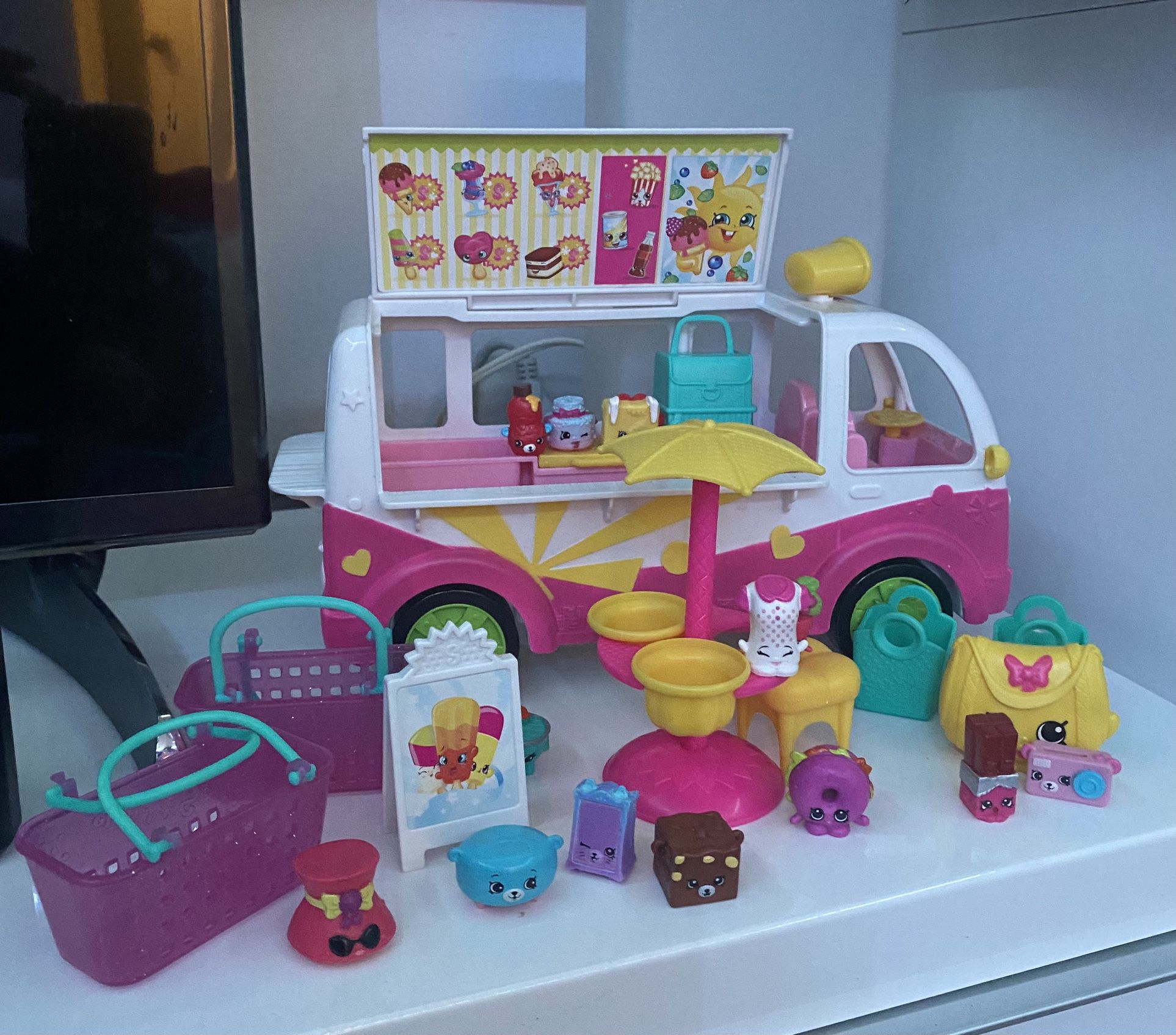 Shopkins Ice Cream Truck- Shopkins Included- pre Owned