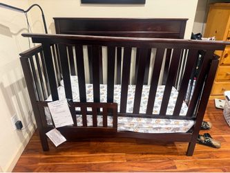 Delta crib/ toddler bed convertible