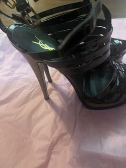 Saint Laurent Platform Sandals In Patent Leather Size 40 Que viene ciendo como un 71/2 ho 8, Las vendo baratas son orijinales,las use muy poco😀👍M
