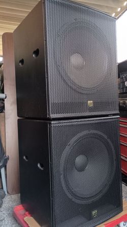 Dj Speaker Powered  Subwoofer 18" inch, Works Great,  Sound Amazing, 2000 Thousand Watts Each,  $598 Each or Best offer Mucho bass
