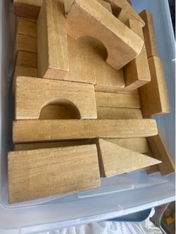 More than 40 solid wood Montessori building blocks