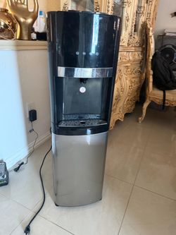 Hot and cold water dispenser works excellent $50