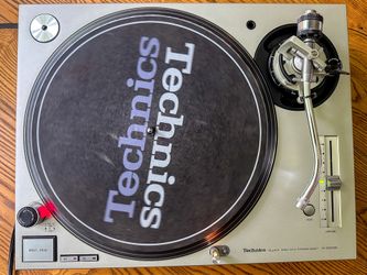 Technics SL-1200M3D Made in Japan Quartz Direct Drive Turntable