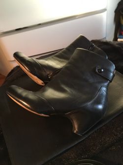 Low black leather boots size 8 1/2