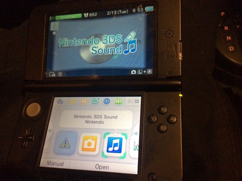 Nintendo 3DS XL No games. Comes with charger