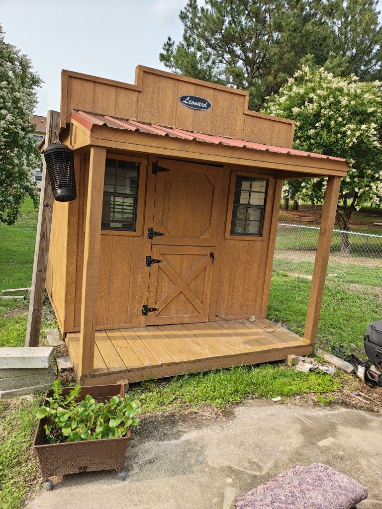 Leonard Building W/Bunk Bed