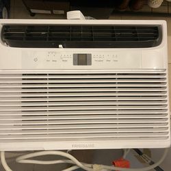 Air Conditioner - 10,000 BTU - Frigidaire - negotiable 