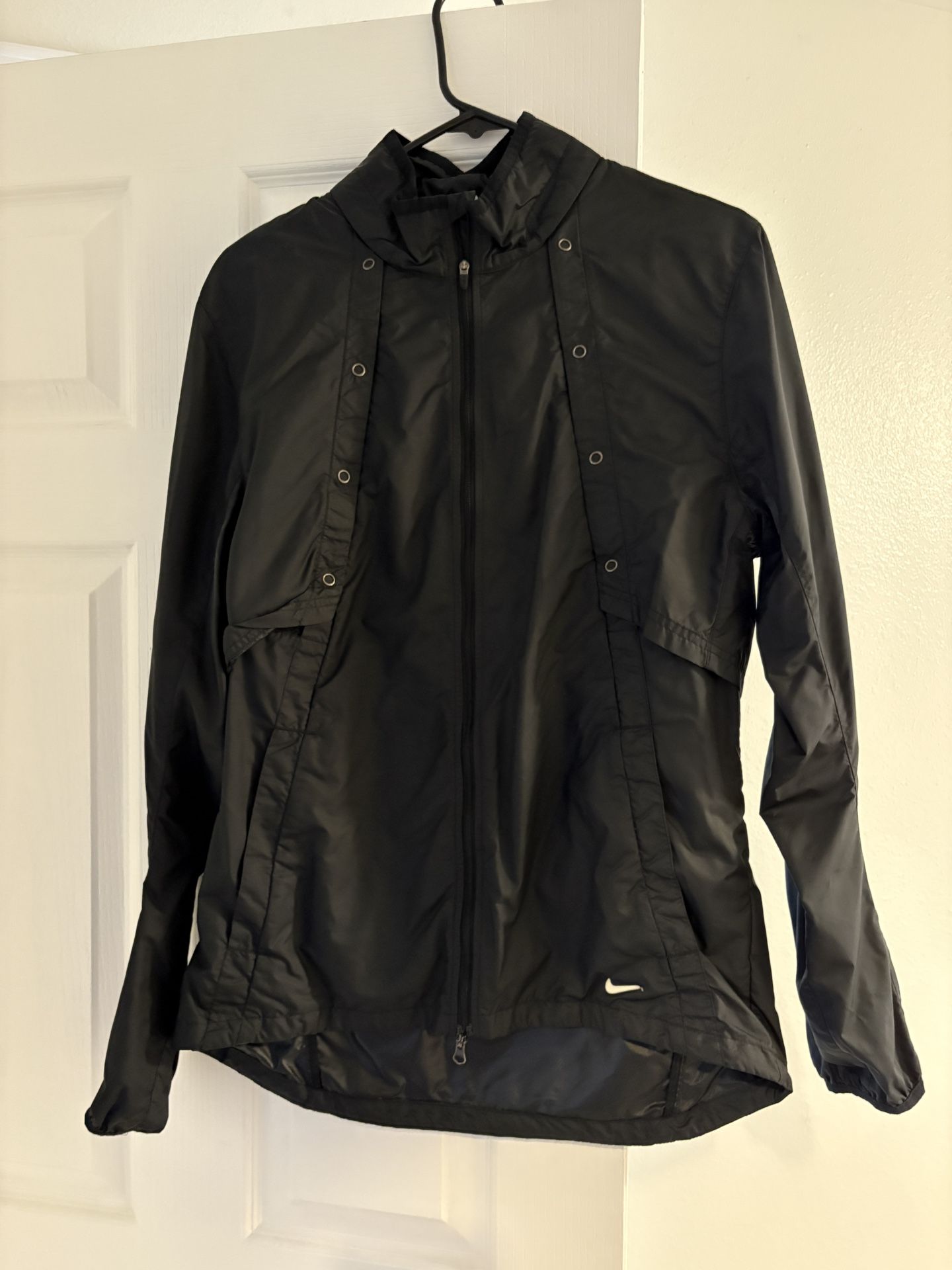 Size medium Men’s Windbreaker