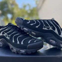 Nike Airmax Plus Black Metallic 