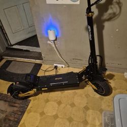 Daul Motor Es1 E Scooter Great Power Very Fast 