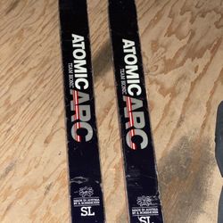 VINTAGE ATOMIC ARC SNOW SKIS