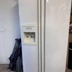 Spacious KitchenAid Side-by-Side Fridge with Ice & Water Dispenser – Great Condition!
