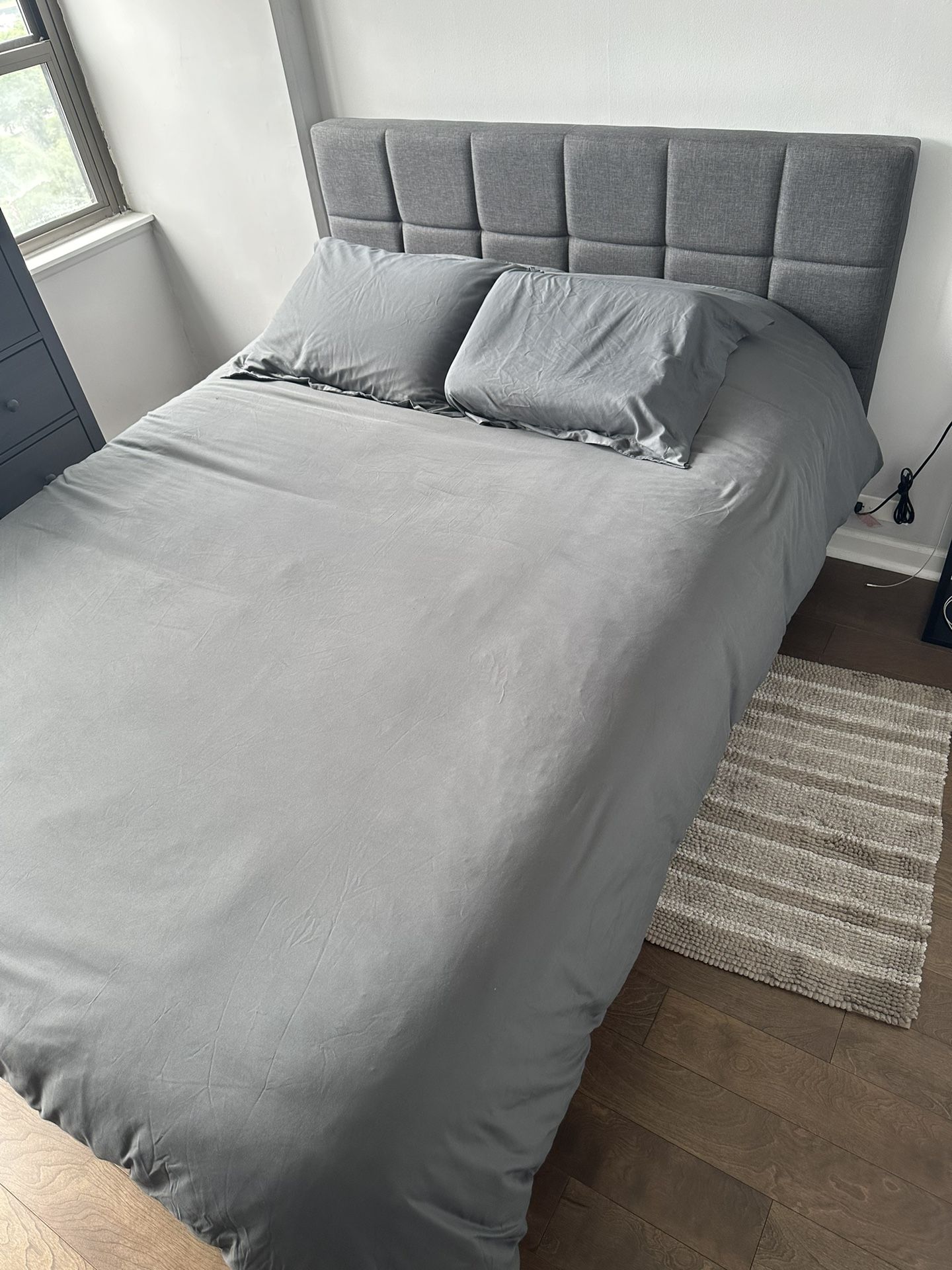 Blackstone by Zinus Upholstered Square Stitched Platform Bed