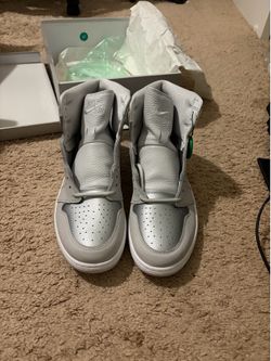 AIR JORDAN 1 HIGH OG https://offerup.com/redirect/?o=Q08uSlA= NEUTRAL GREY/METALLIC SLIVER