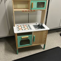 Toy kitchen
