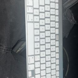 Apple Keyboard Throw An Offer 