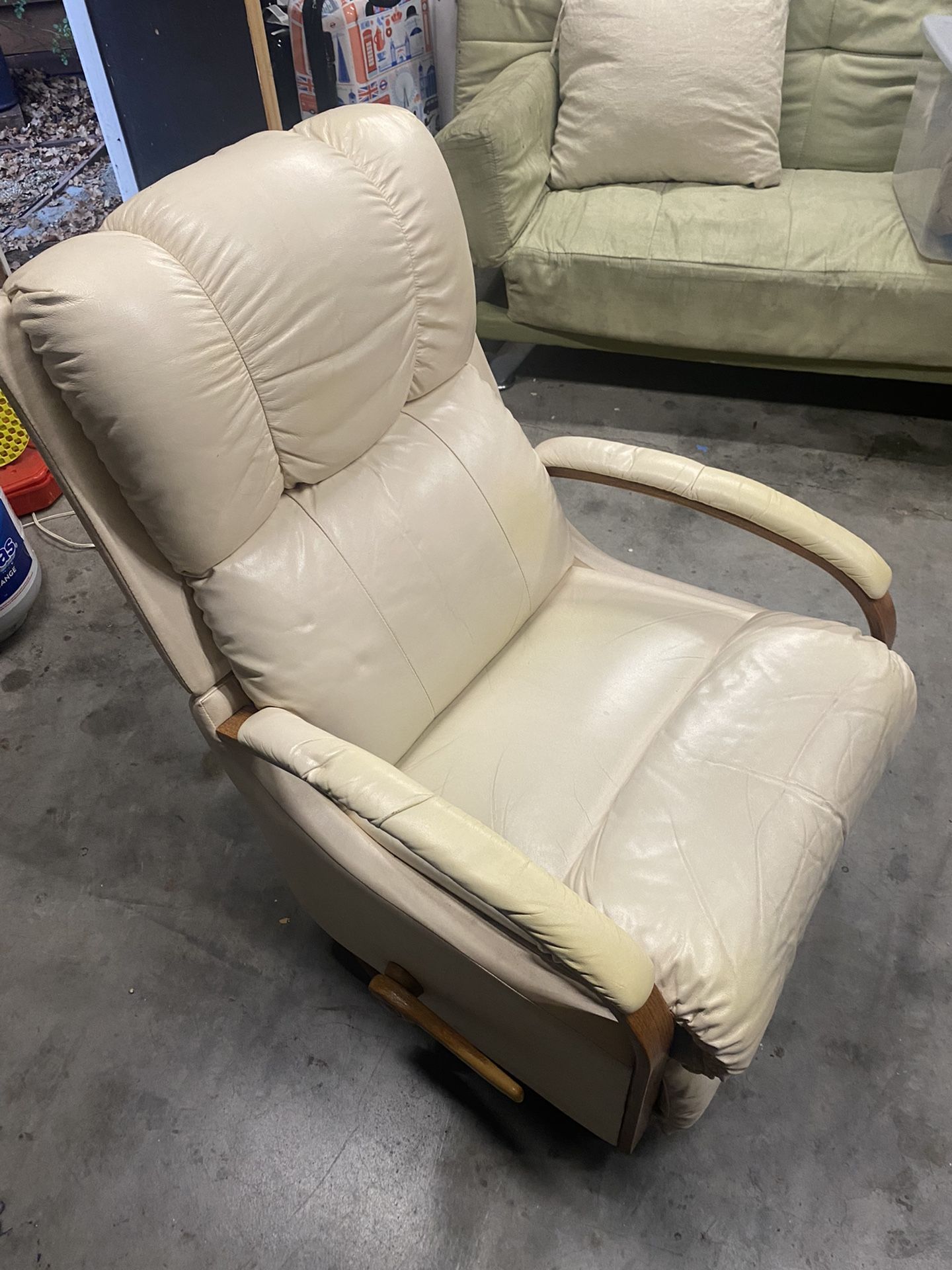 LaZBoy Leather Recliner (manual)