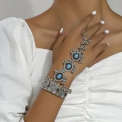 Exaggerated Female Mitten Bracelet Zinc Alloy Jewelry Vintage Punk Style Personality Female Hand Jewelry 