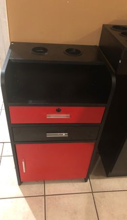 Salon cabinet