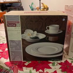 Brand New 30pc Dinnerware