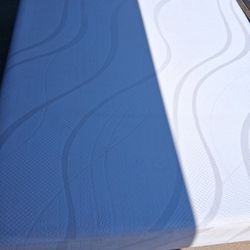 New Queen Matress And Bed Set