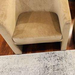 Beige Accent Chair – Modern Style – Like New (1 Left!)
