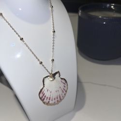 Seashell Necklace with gold chain