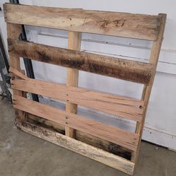 Free Pallet 30" x 30" x 4.5"