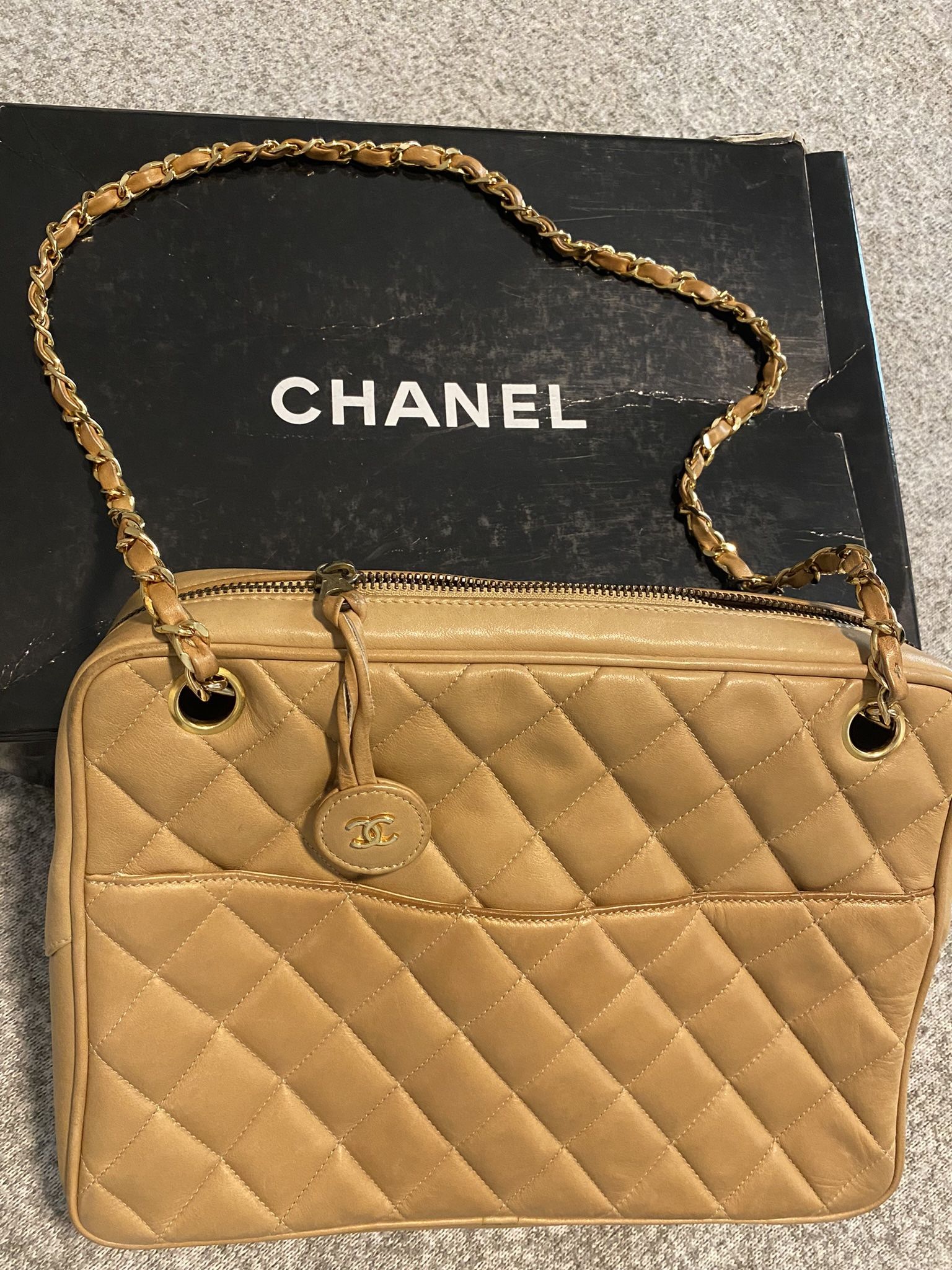 Authentic Vintage CHANEL Double-Pocket Quilted Lambskin Camera Bag (beige)