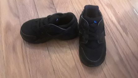 Blk nike cutout sneakers