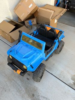 12v toy jeep, runs and drives