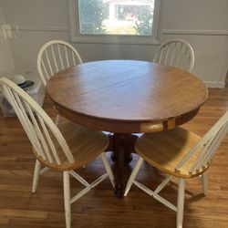 Table w/leaf  & chairs